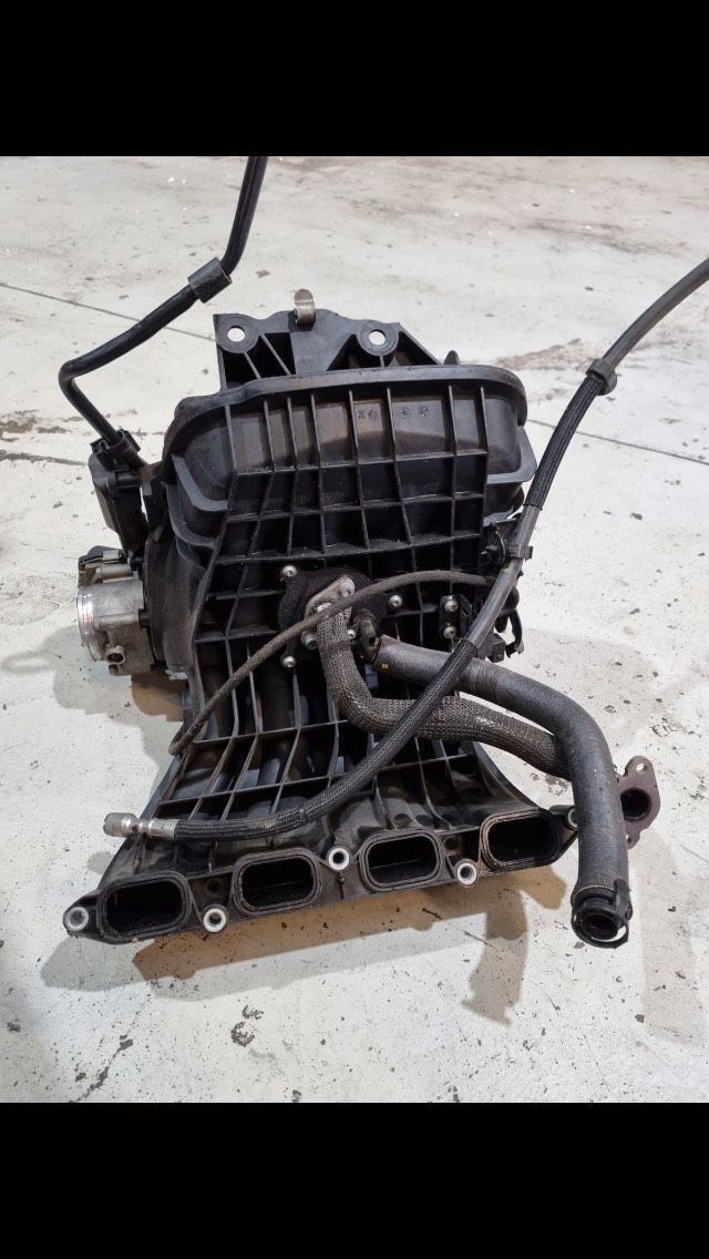 BMW E81 E88 Ansaugkrümmer Krümmer