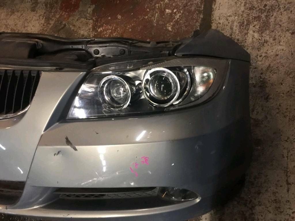 BMW E90 mit Xenon Scheinwerfer Stoßstange