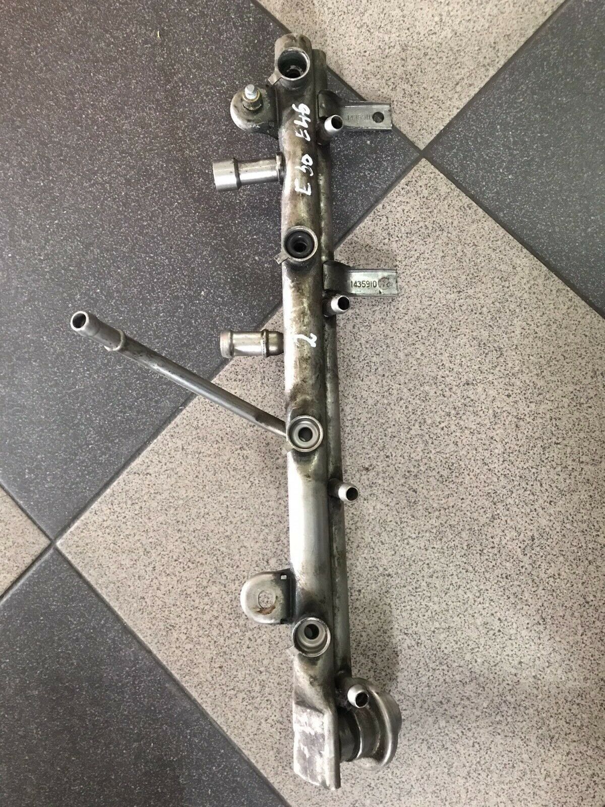 BMW Original 3er E36 E46 Einspritzleiste & Düsen OE 1435910