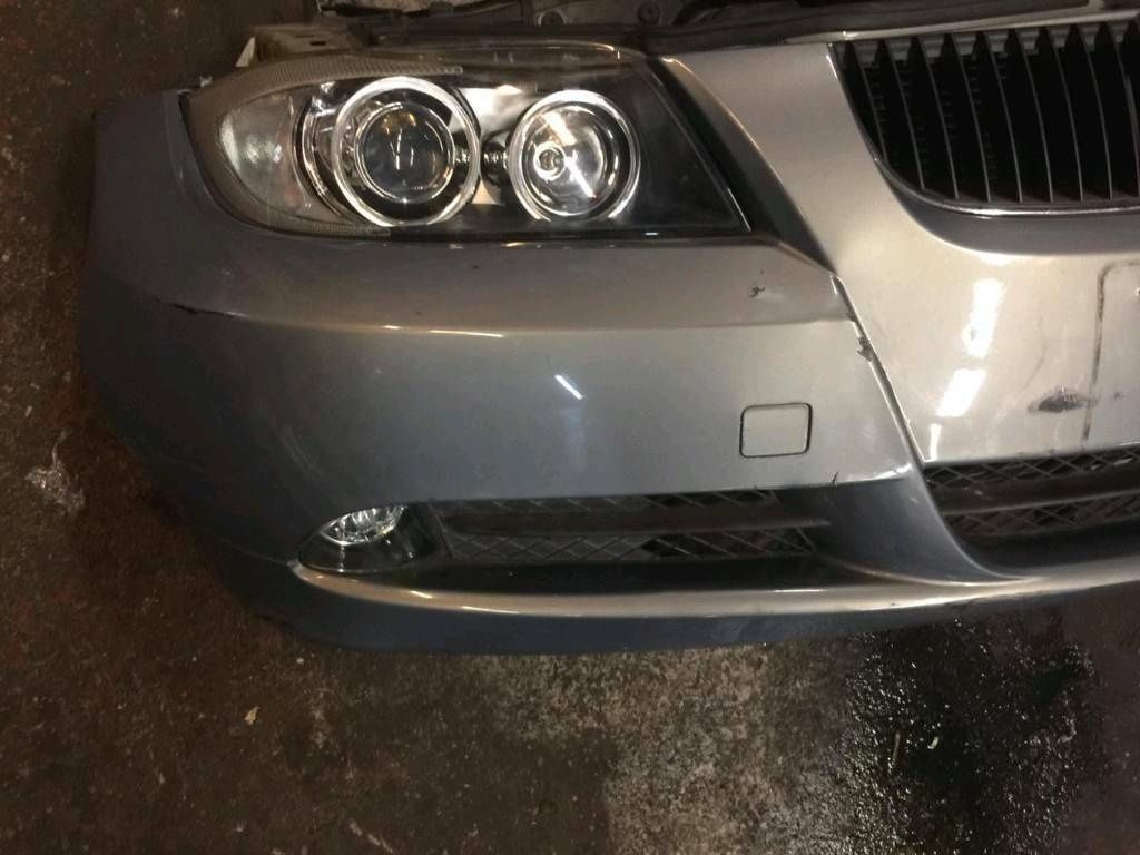 BMW E90 mit Xenon Scheinwerfer Stoßstange
