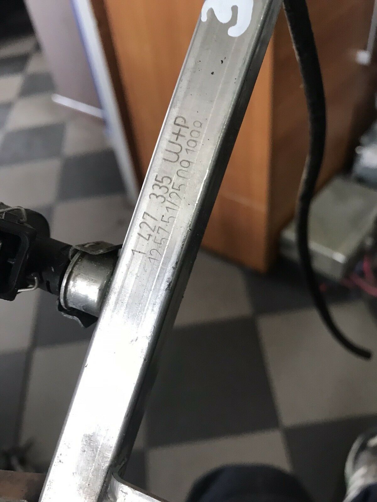 BMW Original E36 E38 E39 Einspritzleiste & Düsen OE 1427335