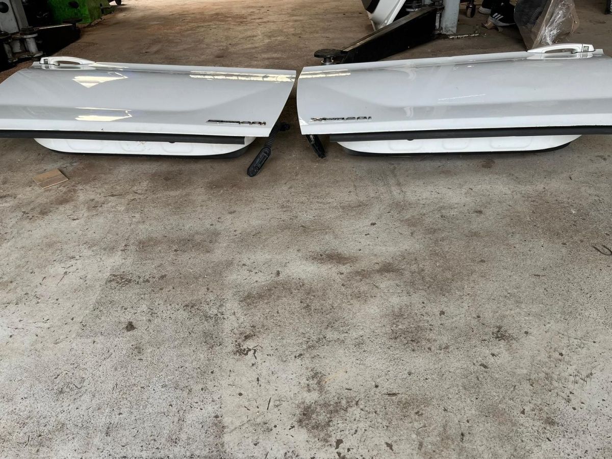 BMW Original E84 X1VFL FL Tür vorne Links oder Rechts Top Zustand