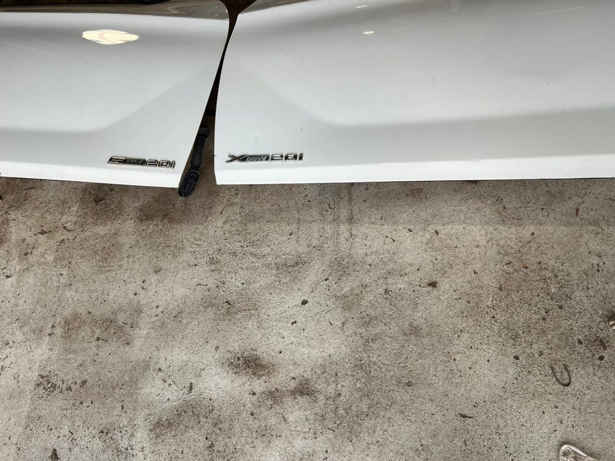 BMW Original E84 X1VFL FL Tür vorne Links oder Rechts Top Zustand