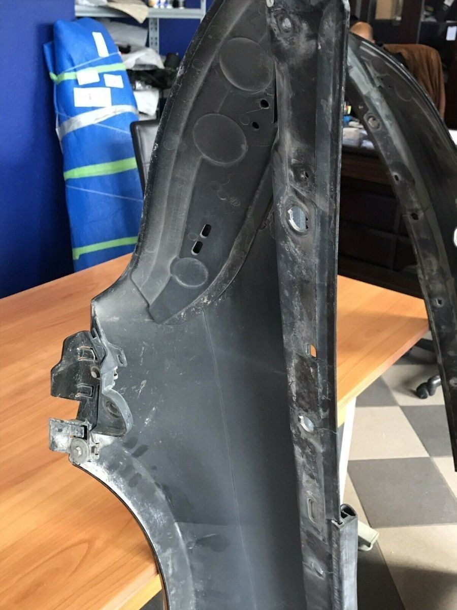 BMW E63 E64 Kotflügel vorne Rechts oder links in Schwarz