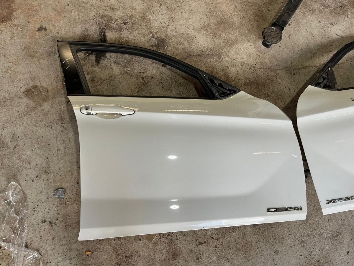 BMW Original E84 X1VFL FL Tür vorne Links oder Rechts Top Zustand