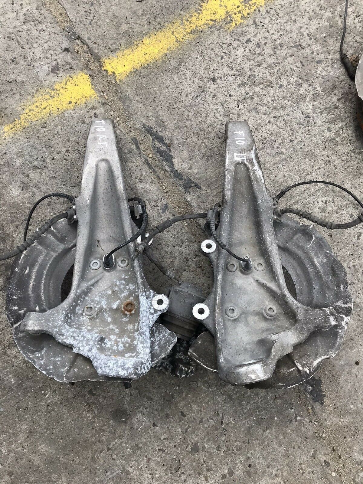 BMW Original 5er F10 F11 Achsschenkel/ Radnabe L&R
