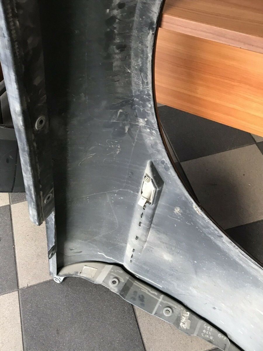 BMW E63 E64 Kotflügel vorne Rechts oder links in Schwarz