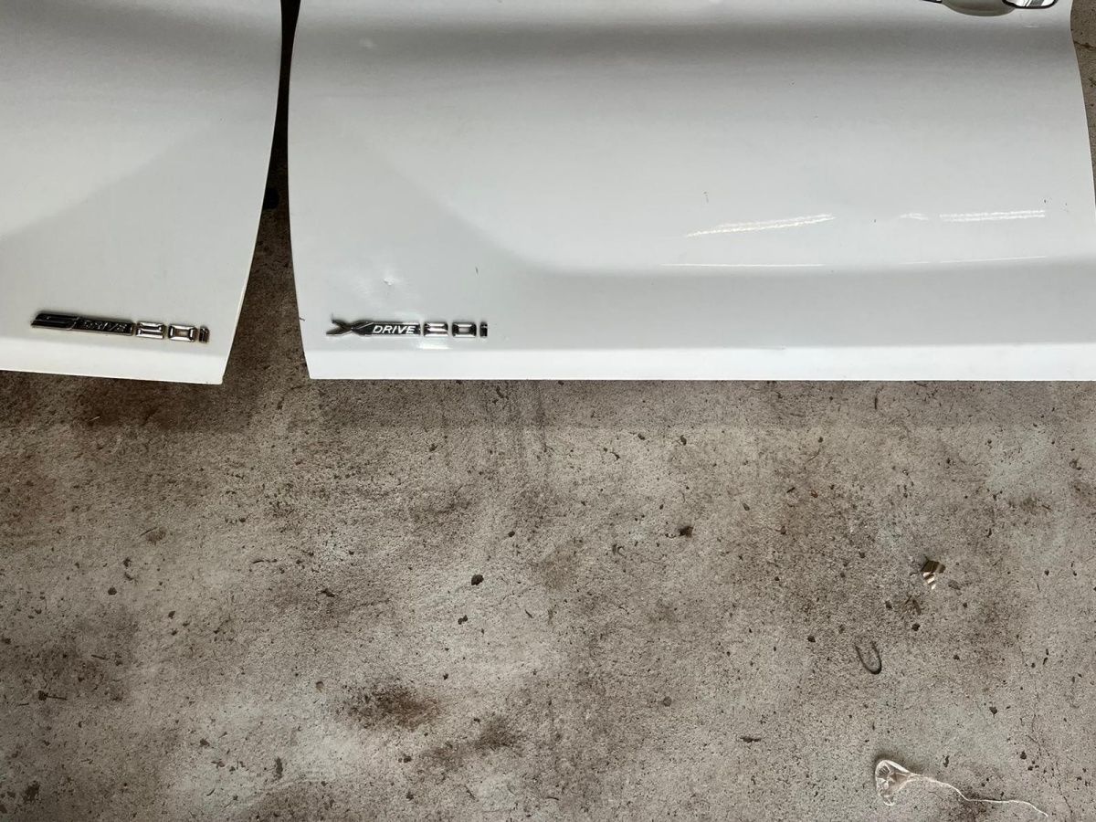 BMW Original E84 X1VFL FL Tür vorne Links oder Rechts Top Zustand