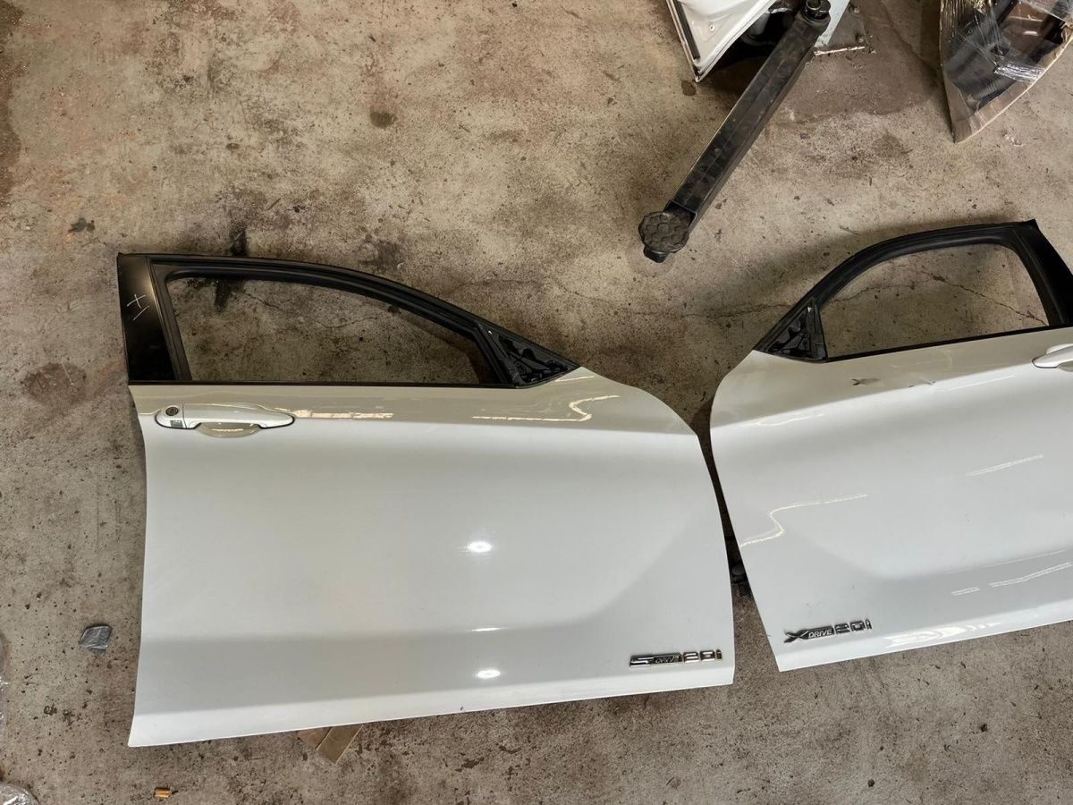BMW Original E84 X1VFL FL Tür vorne Links oder Rechts Top Zustand