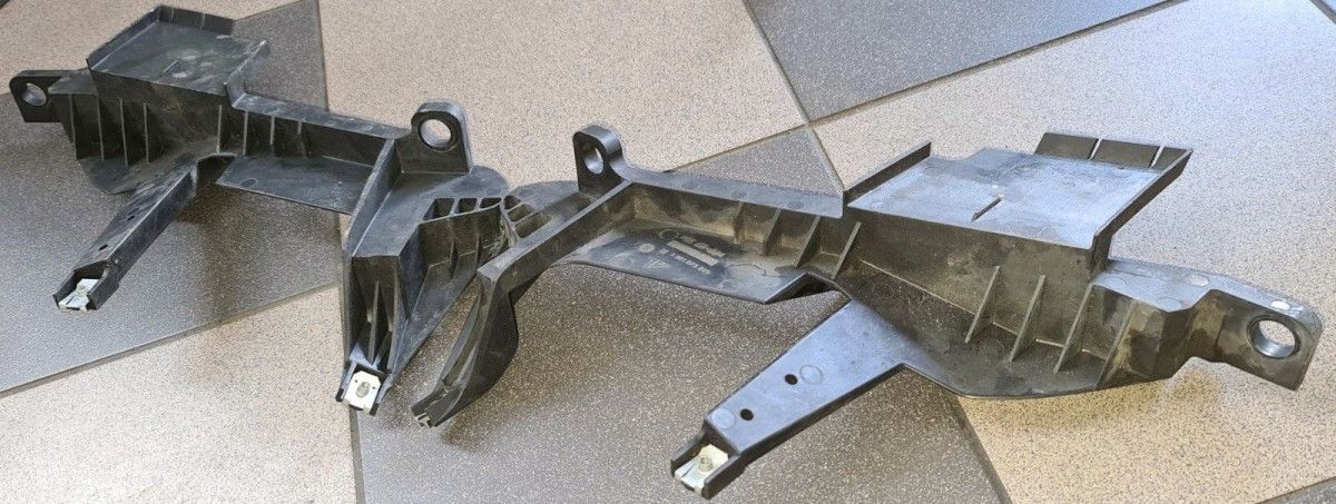 BMW original E83 X3 headlight holder right or left