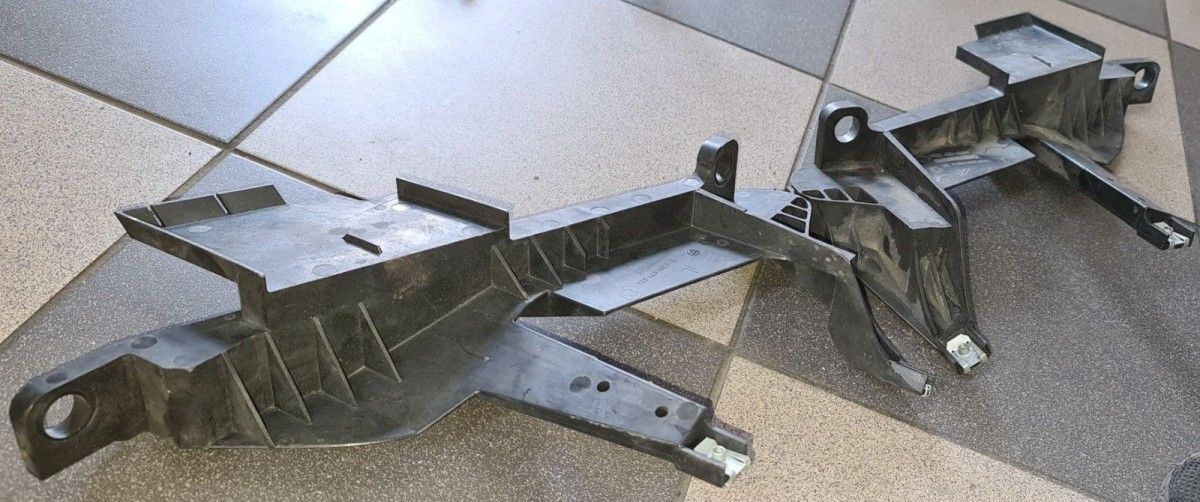BMW original E83 X3 headlight holder right or left