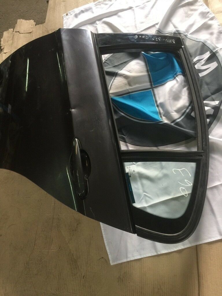 BMW original E90 rear left door complete with door handle