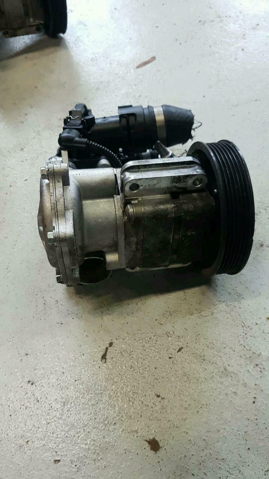 BMW original 4 cylinder servo pump water pump with thermal start