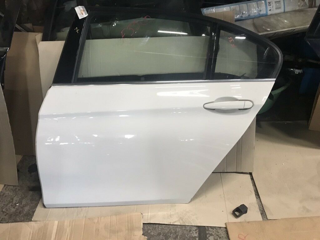 BMW original F35 rear L door in white, completely in top condition.