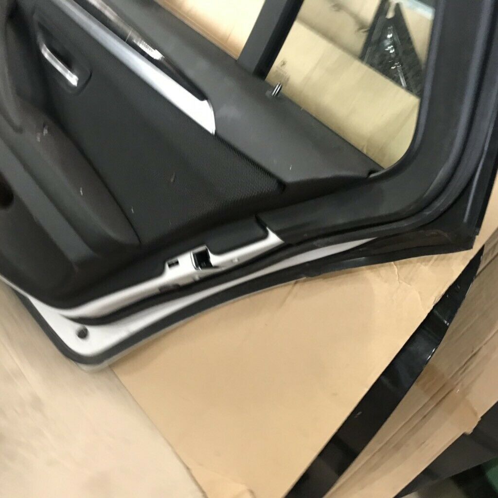 BMW original F01/F02 front R door complete, top condition, in white