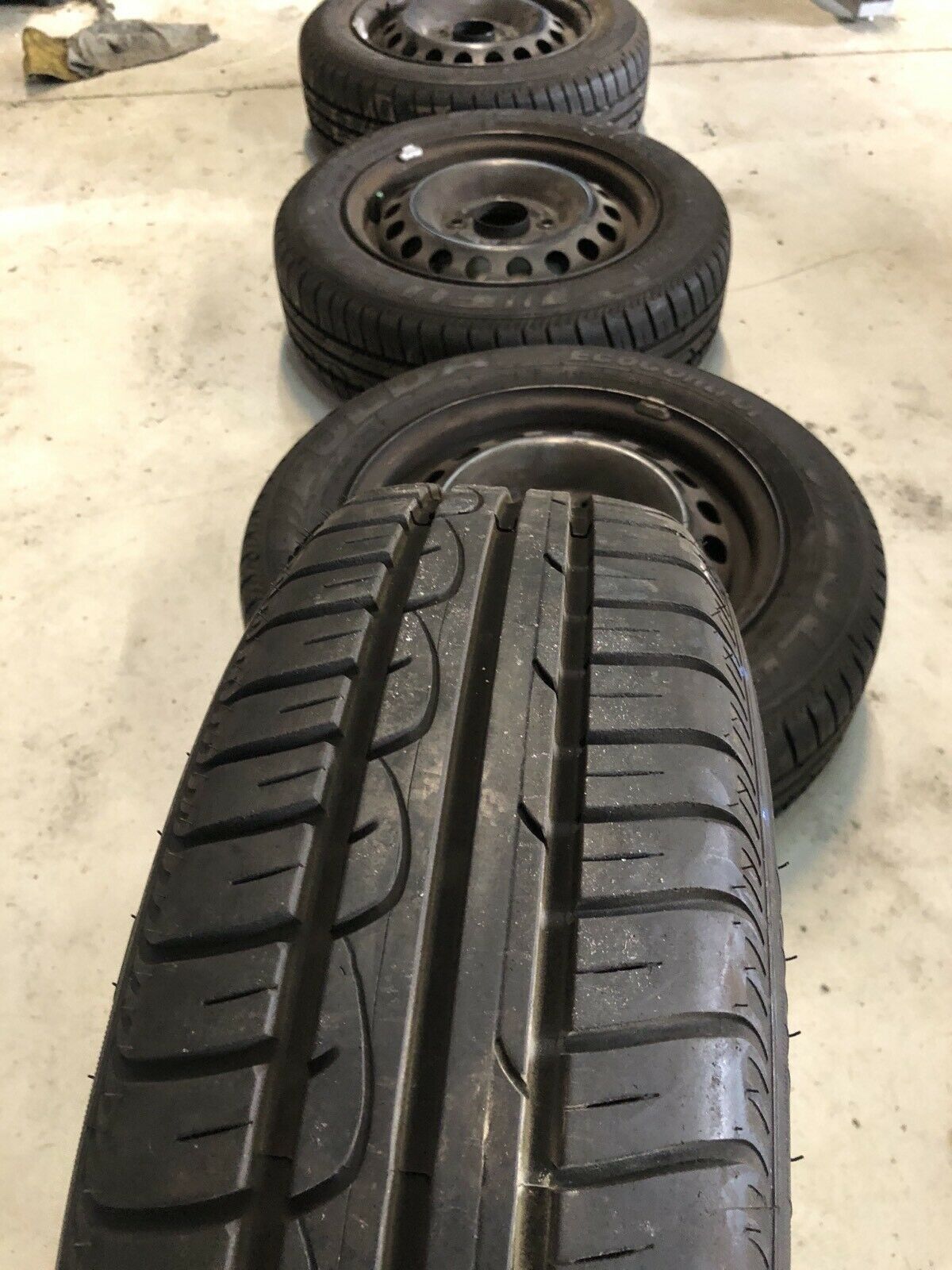 Reifen und Stahlfelgen 275/65R14 82T