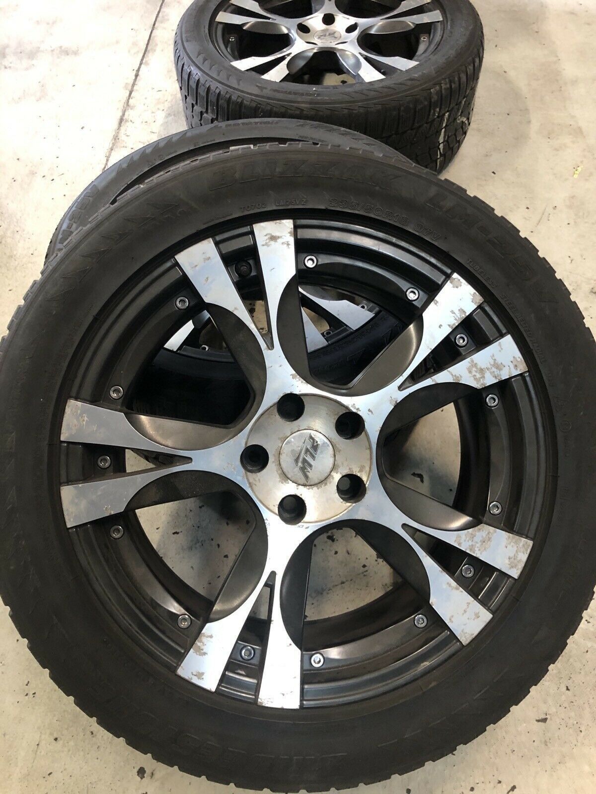 BMW Reifen und Alufelgen 235/50R18 97V