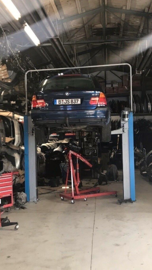 Werkstatt PKW Fahrzeug Reparatur Auto