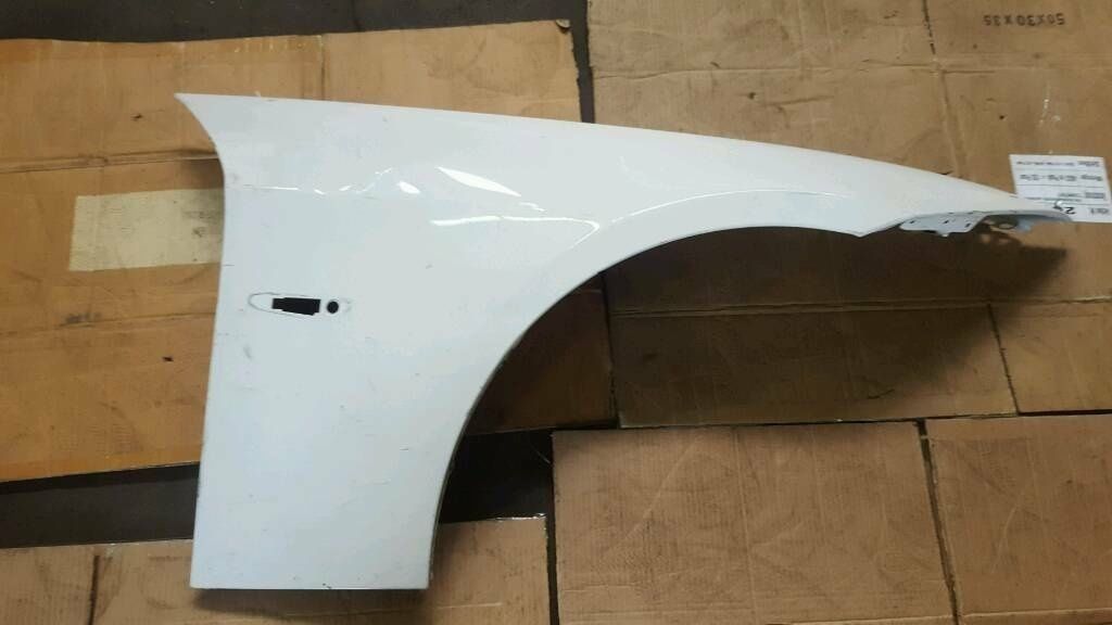 BMW original E91 fender right in good condition