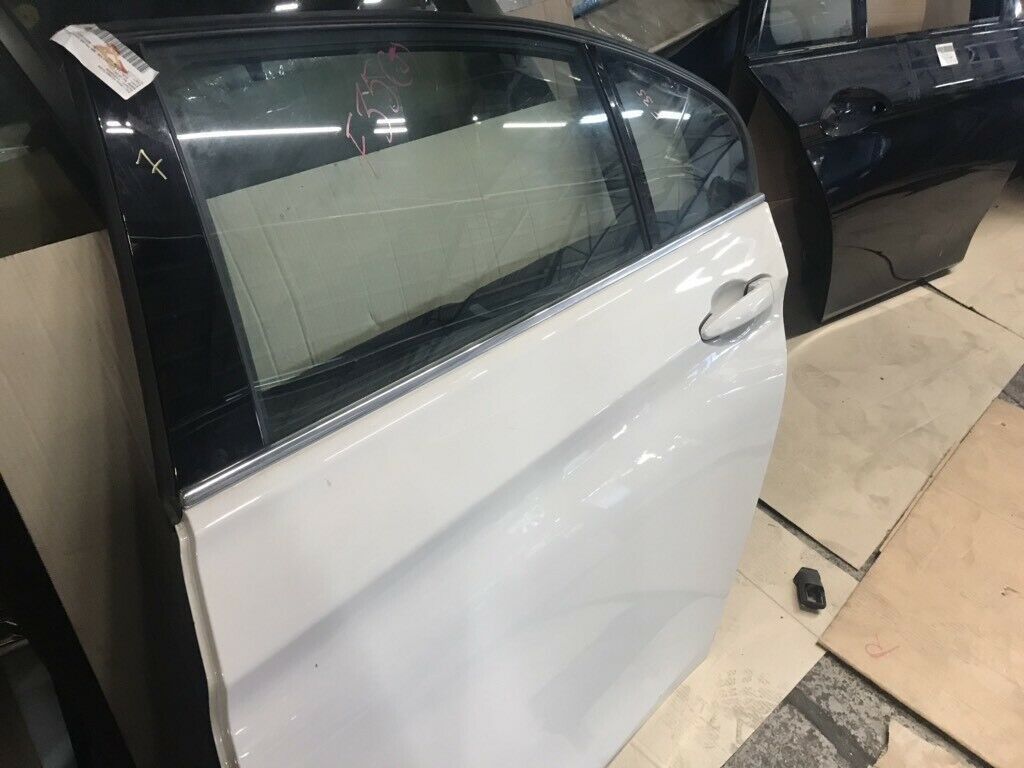 BMW original F35 rear L door in white, completely in top condition.