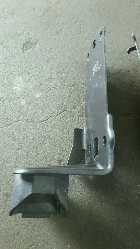 BMW Original E90 E91 Radiator Holder Carrier Right Left 81109-08