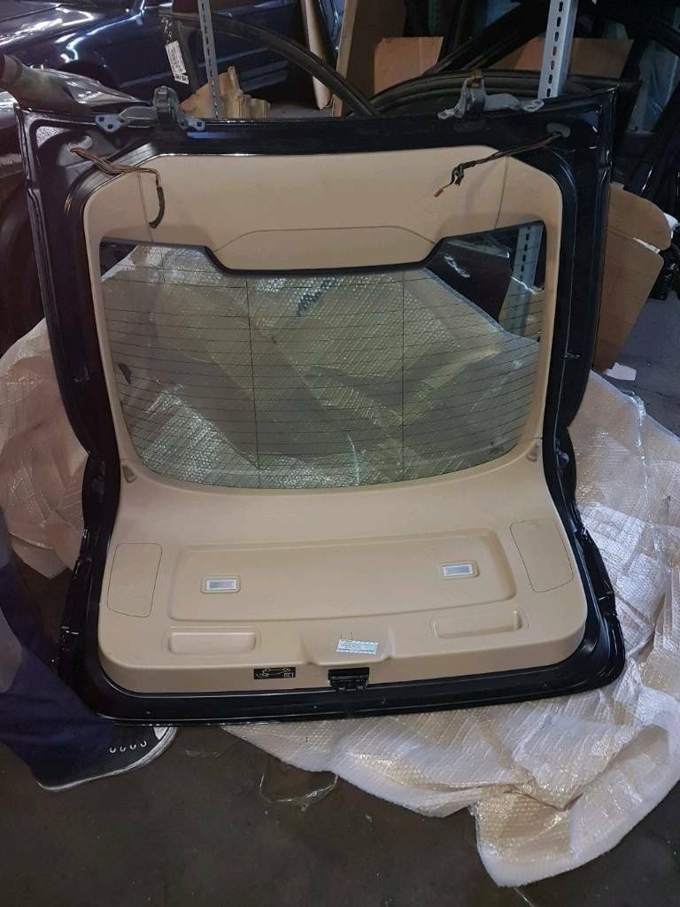 BMW E71 X6 tailgate with window and taillight and trim