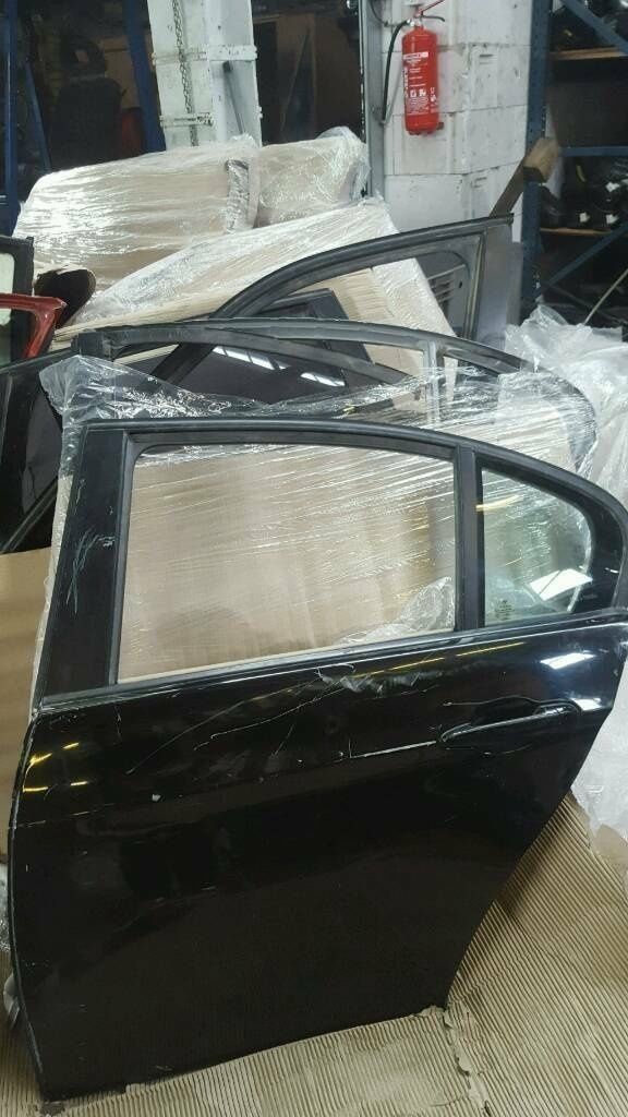 BMW original E90 rear door left complete with black door handle