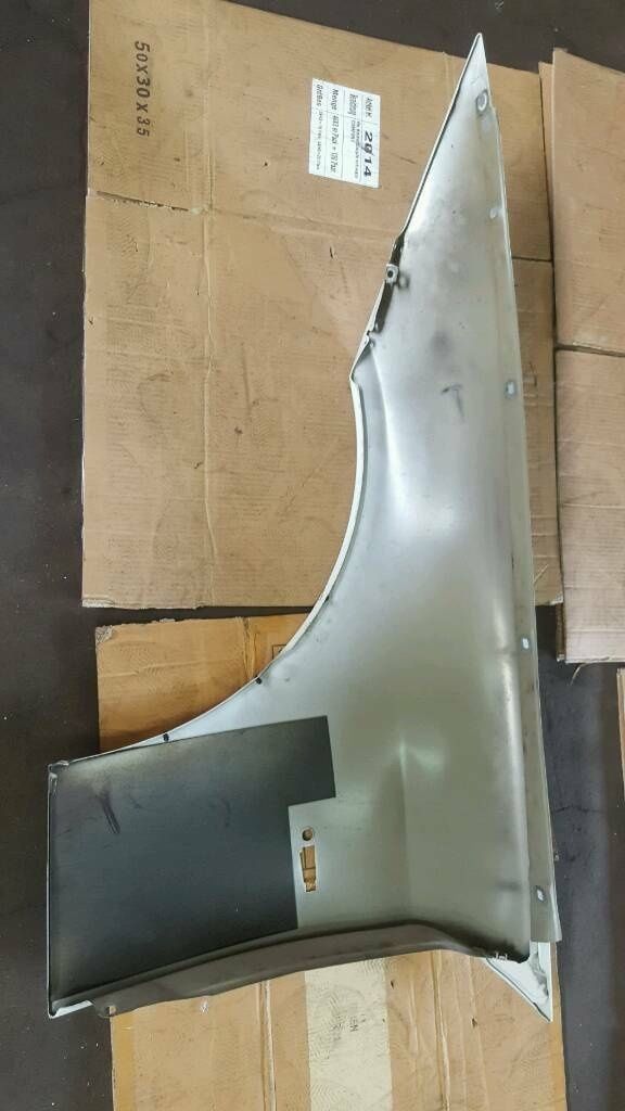 BMW original E91 fender right in good condition