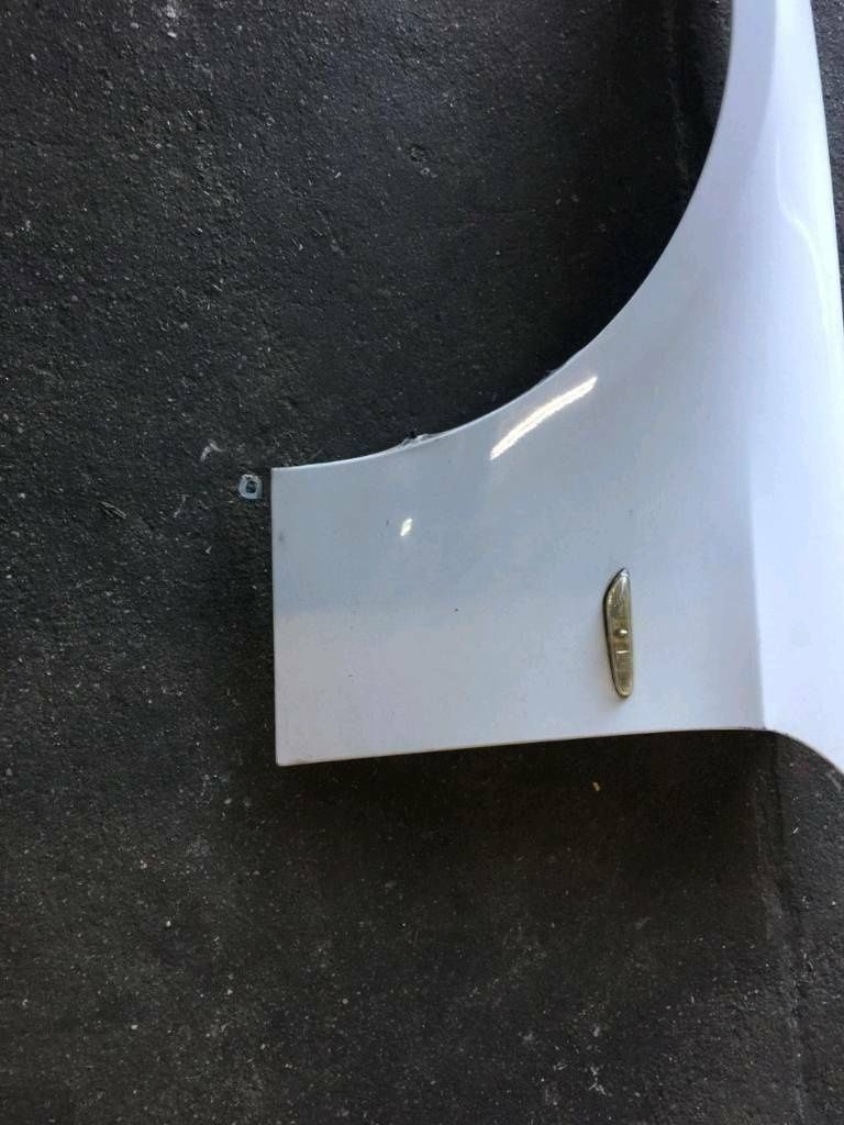 BMW original E90 E91 fender driver side left turn signal