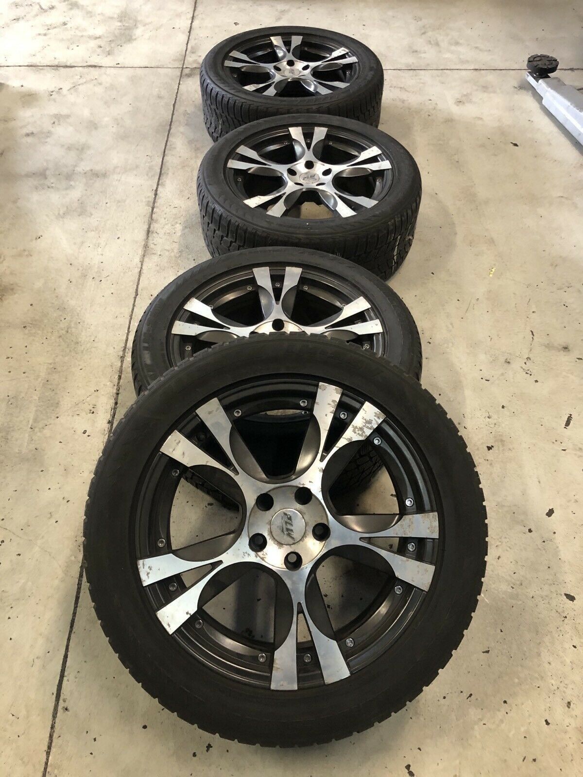 BMW Reifen und Alufelgen 235/50R18 97V