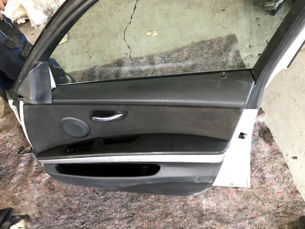 BMW original E90 door passenger side complete with door handle, tax