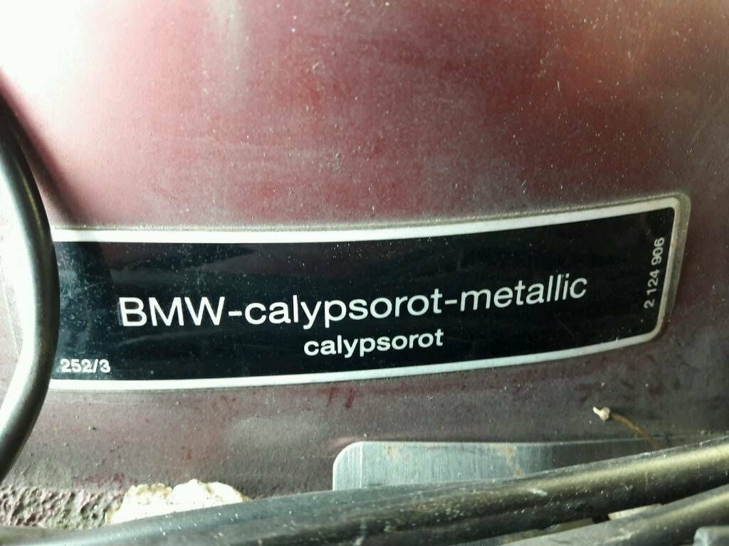 BMW E36 Compact in Calypsorot- Metallic Farbe zum Schlachten