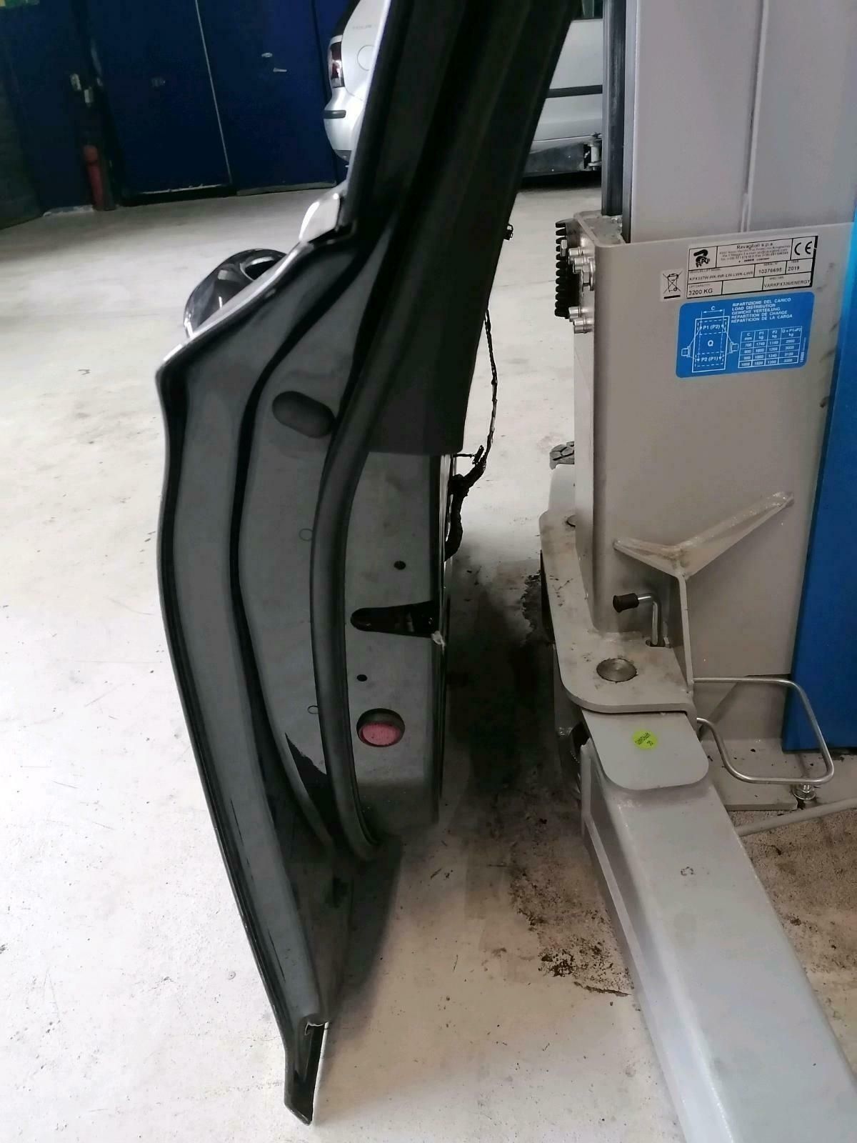 BMW original F01 driver side door in good condition, simple