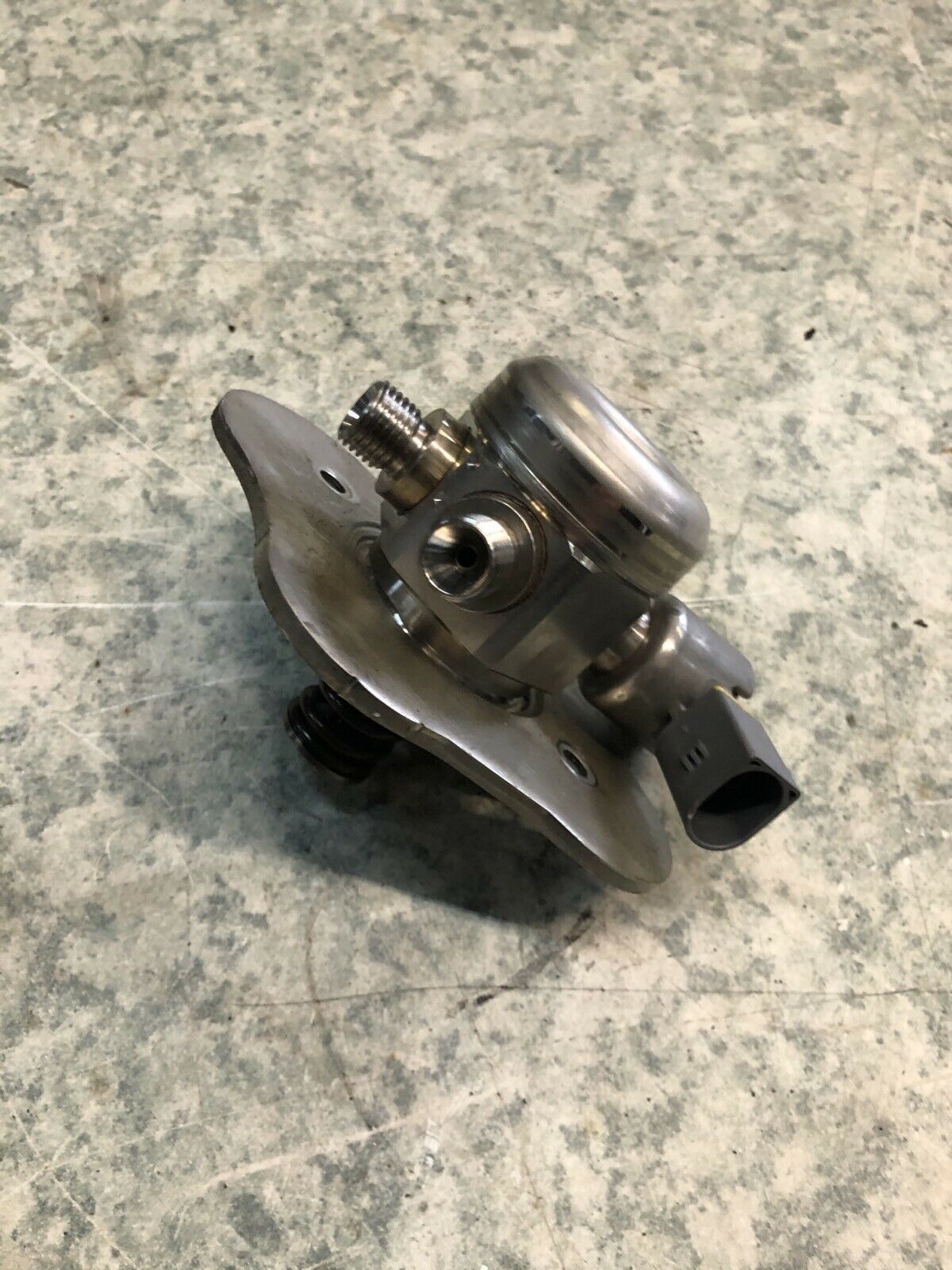 BMW Hochdruckpumpe E60 E61 E81 E82 E87 E88 E90 E91 E92 135175