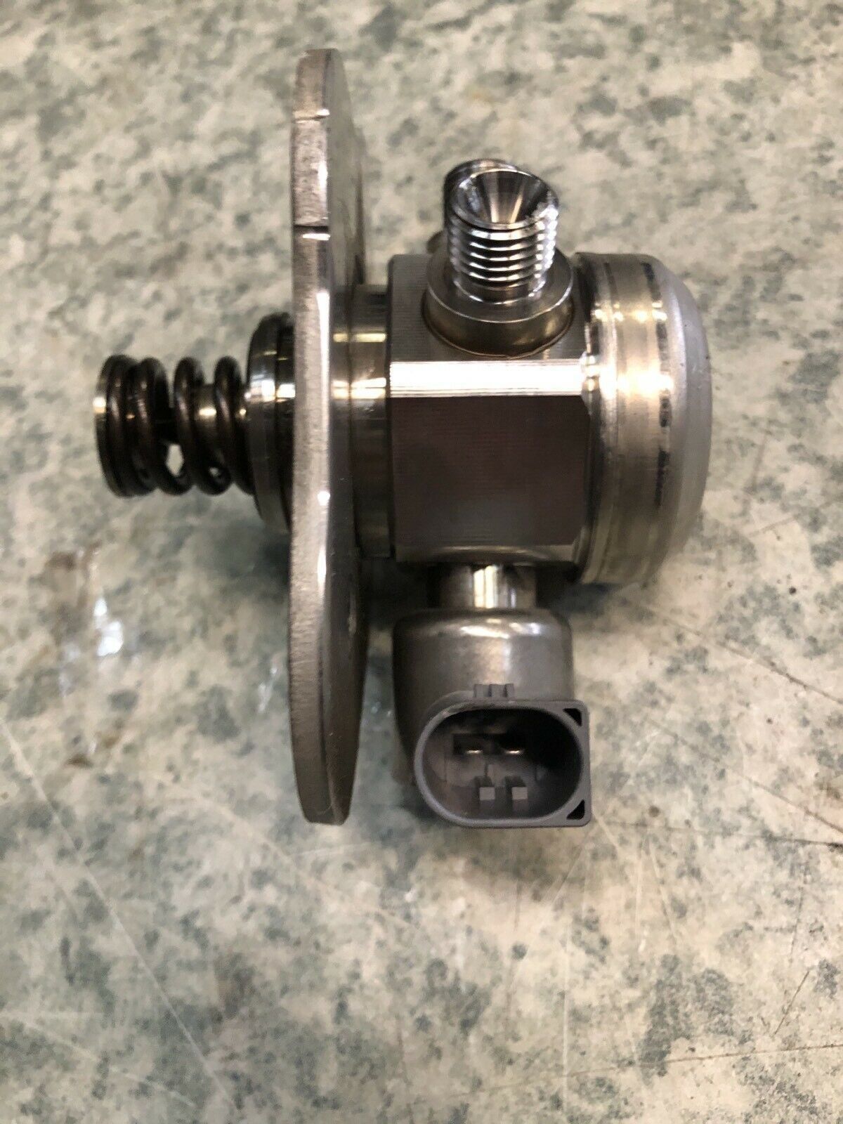 BMW Hochdruckpumpe E60 E61 E81 E82 E87 E88 E90 E91 E92 135175