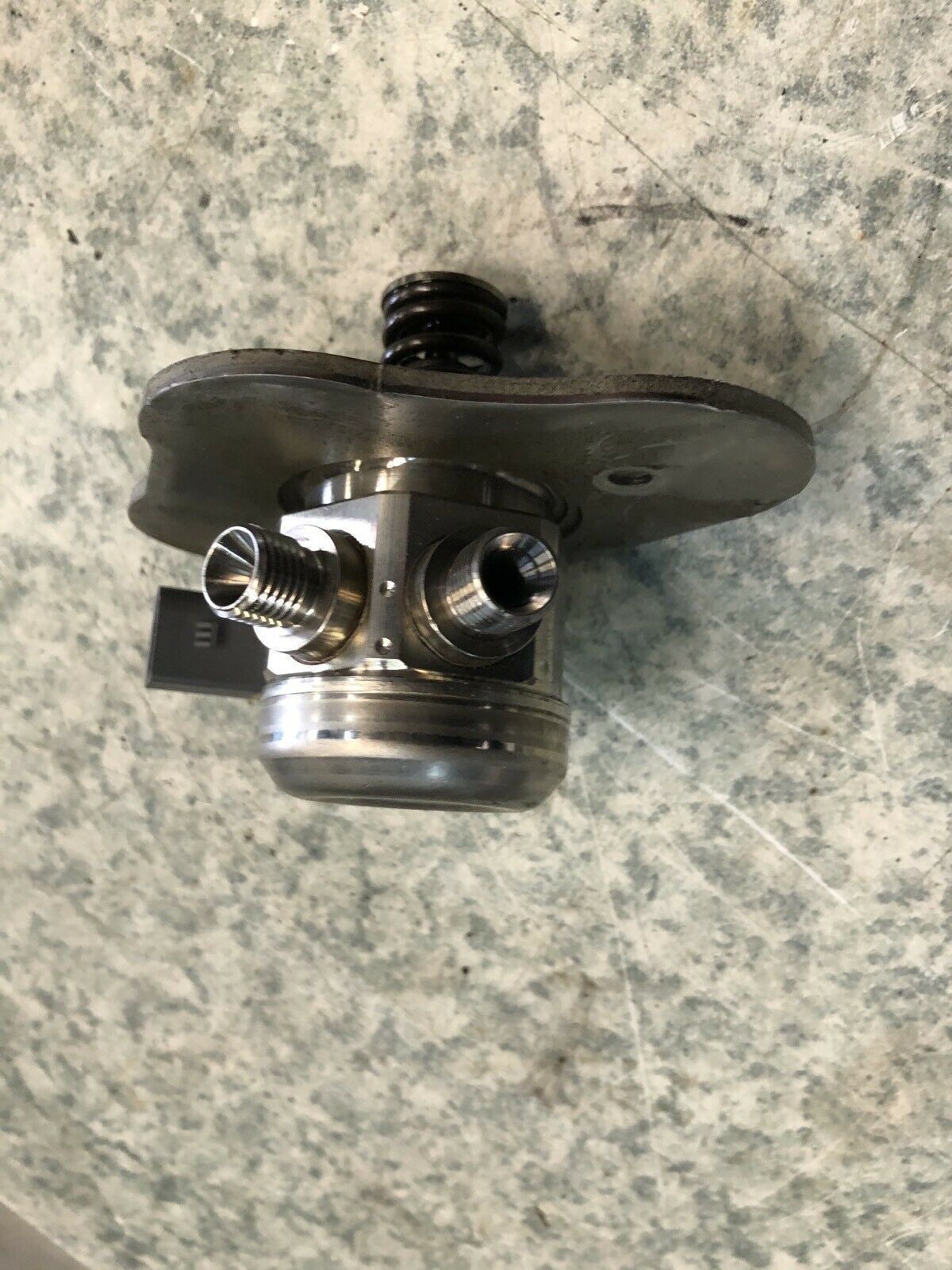 BMW Hochdruckpumpe E60 E61 E81 E82 E87 E88 E90 E91 E92 135175