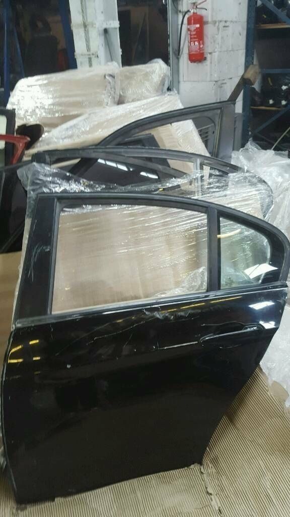 BMW original E90 rear door left complete with black door handle