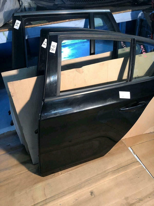 BMW original E87 rear door L color black sapphire top condition