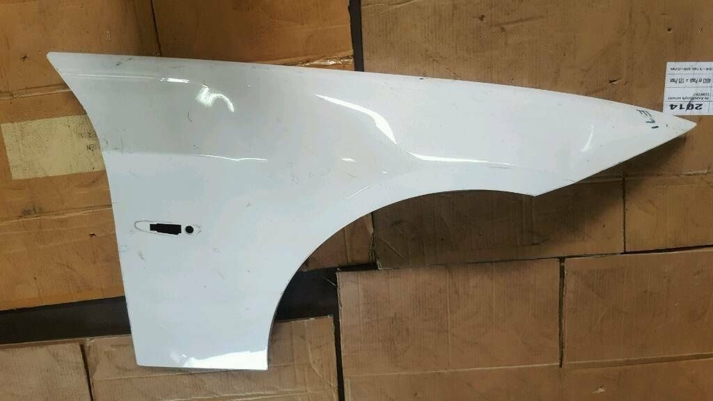 BMW original E91 fender right in good condition