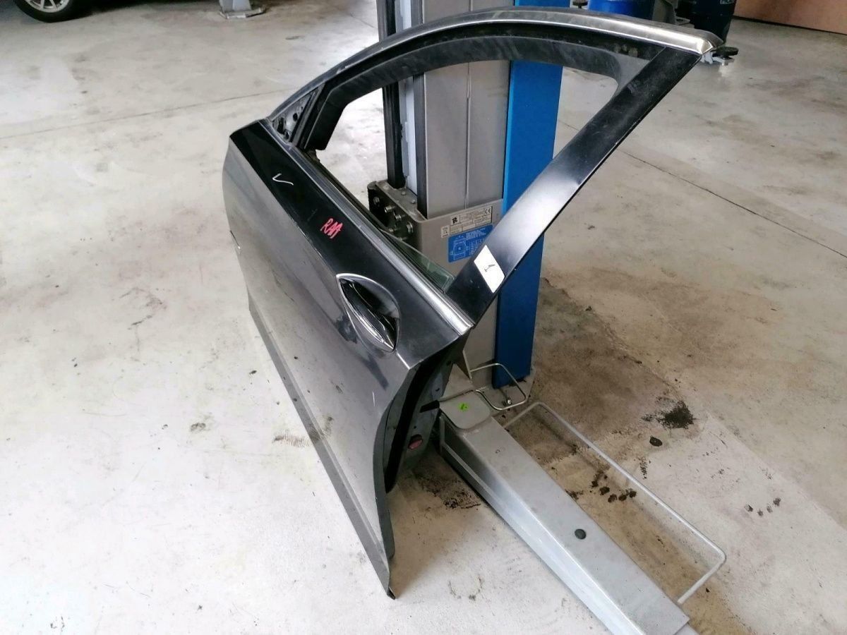 BMW original F01 driver side door in good condition, simple