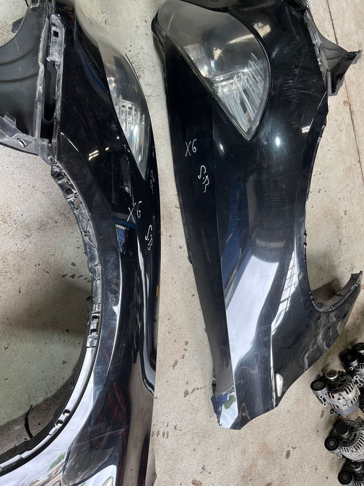 BMW original E70 E71 X6 headlights and fenders in top condition