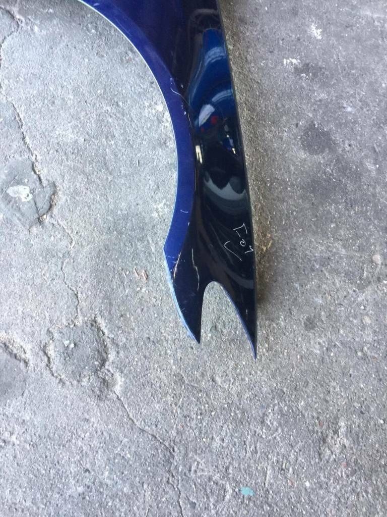 BMW original F10 front right fender in blue, top condition