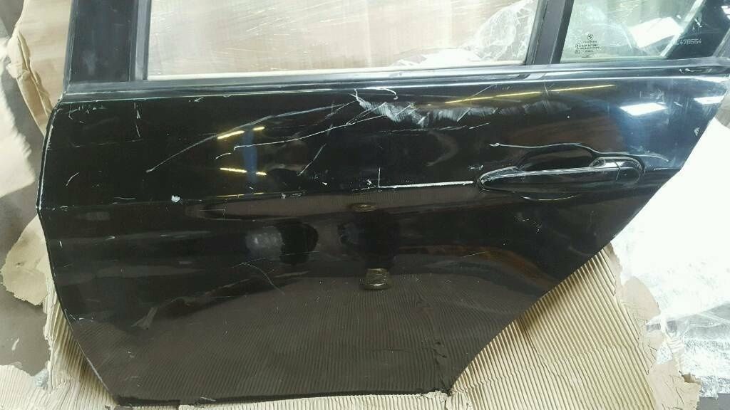 BMW original E90 rear door left complete with black door handle