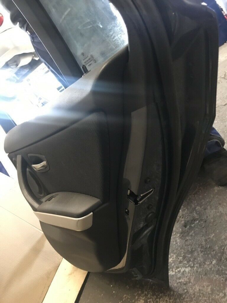 BMW original E91 rear R door in top condition, easy to install