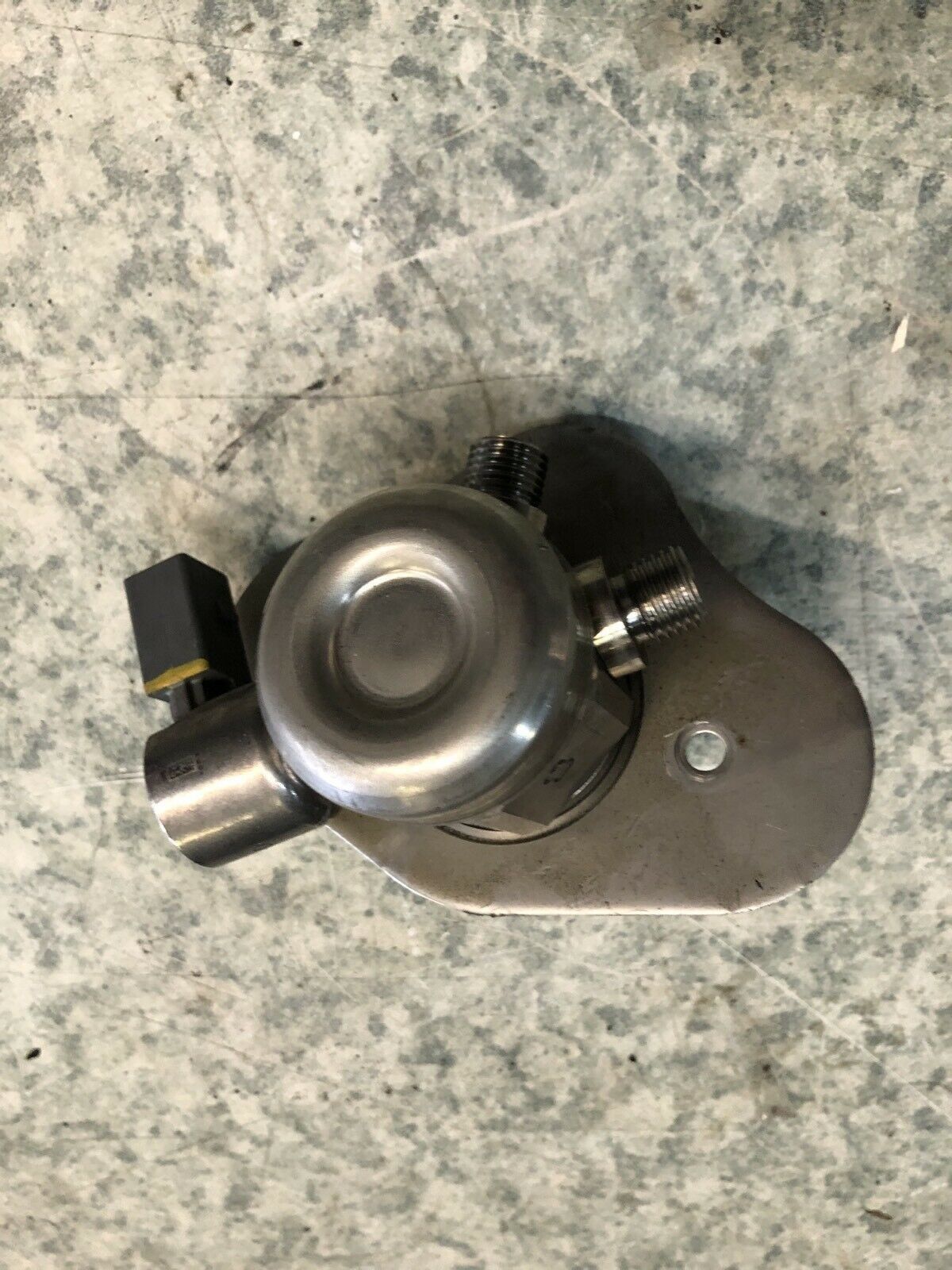 BMW Hochdruckpumpe E60 E61 E81 E82 E87 E88 E90 E91 E92 135175
