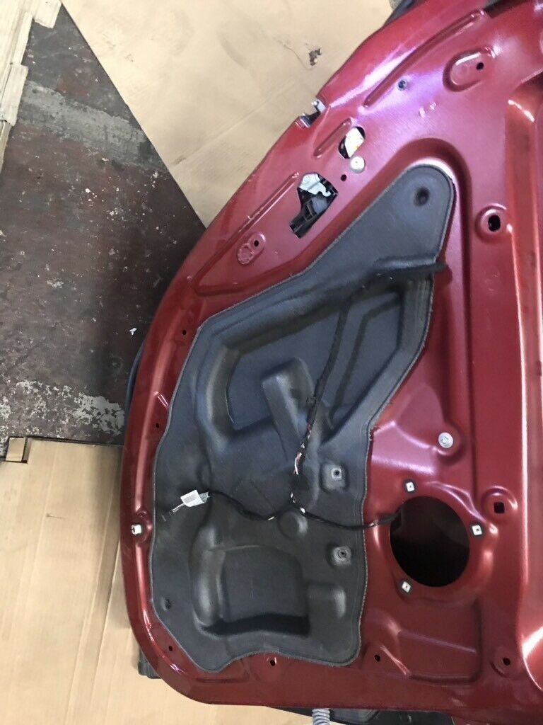 BMW Original F45 Hinten L Tür Top Zustand,in Rot Farbe..