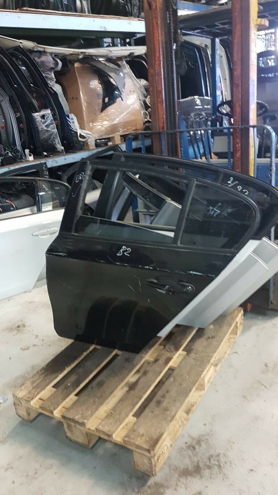 BMW 1 series E87 LCI driver's side rear left door with window regulator facelift