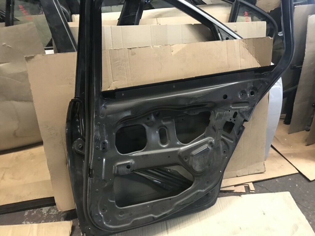 BMW original F10, F11 station wagon rear R door in black, top condition