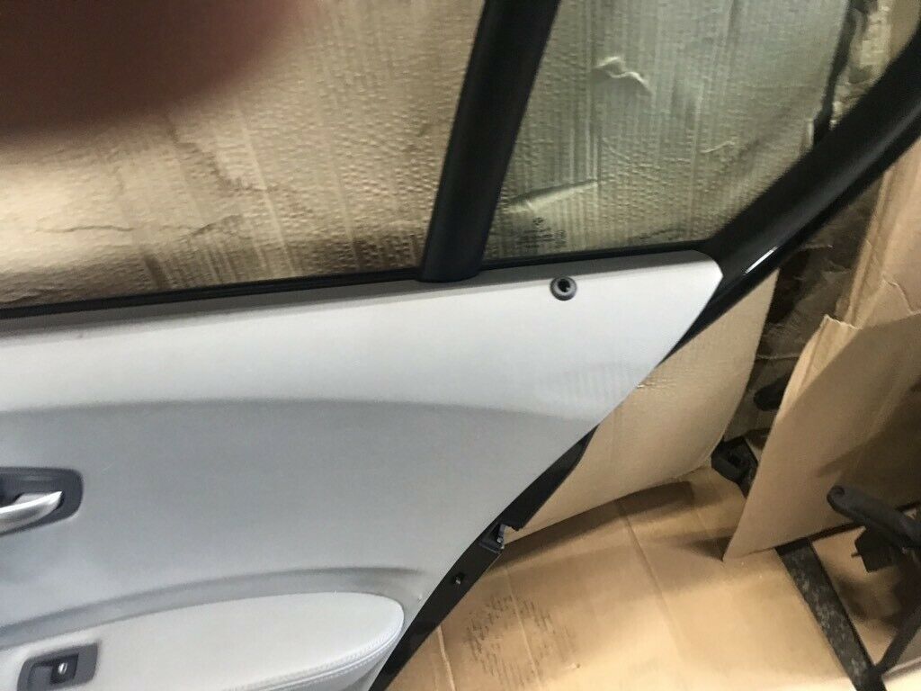 BMW original E87/E88 rear L door in white color, top condition,