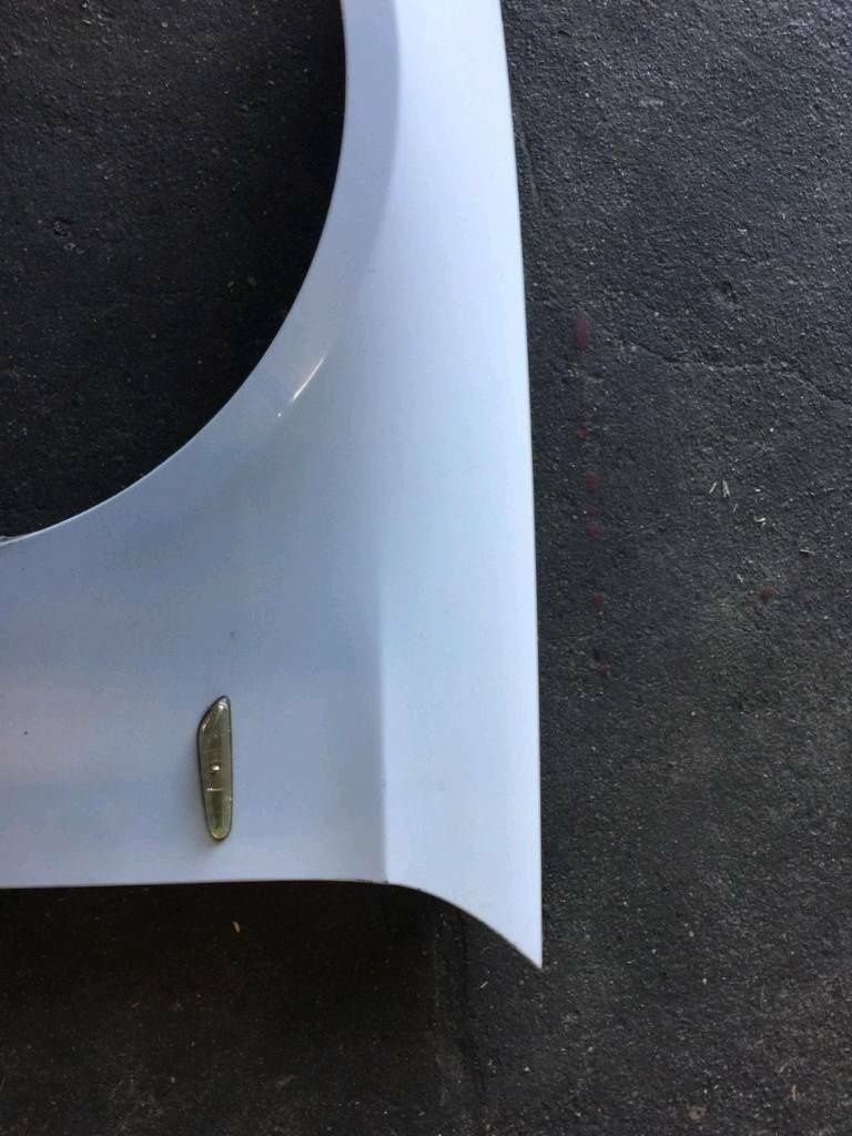 BMW original E90 E91 fender driver side left turn signal